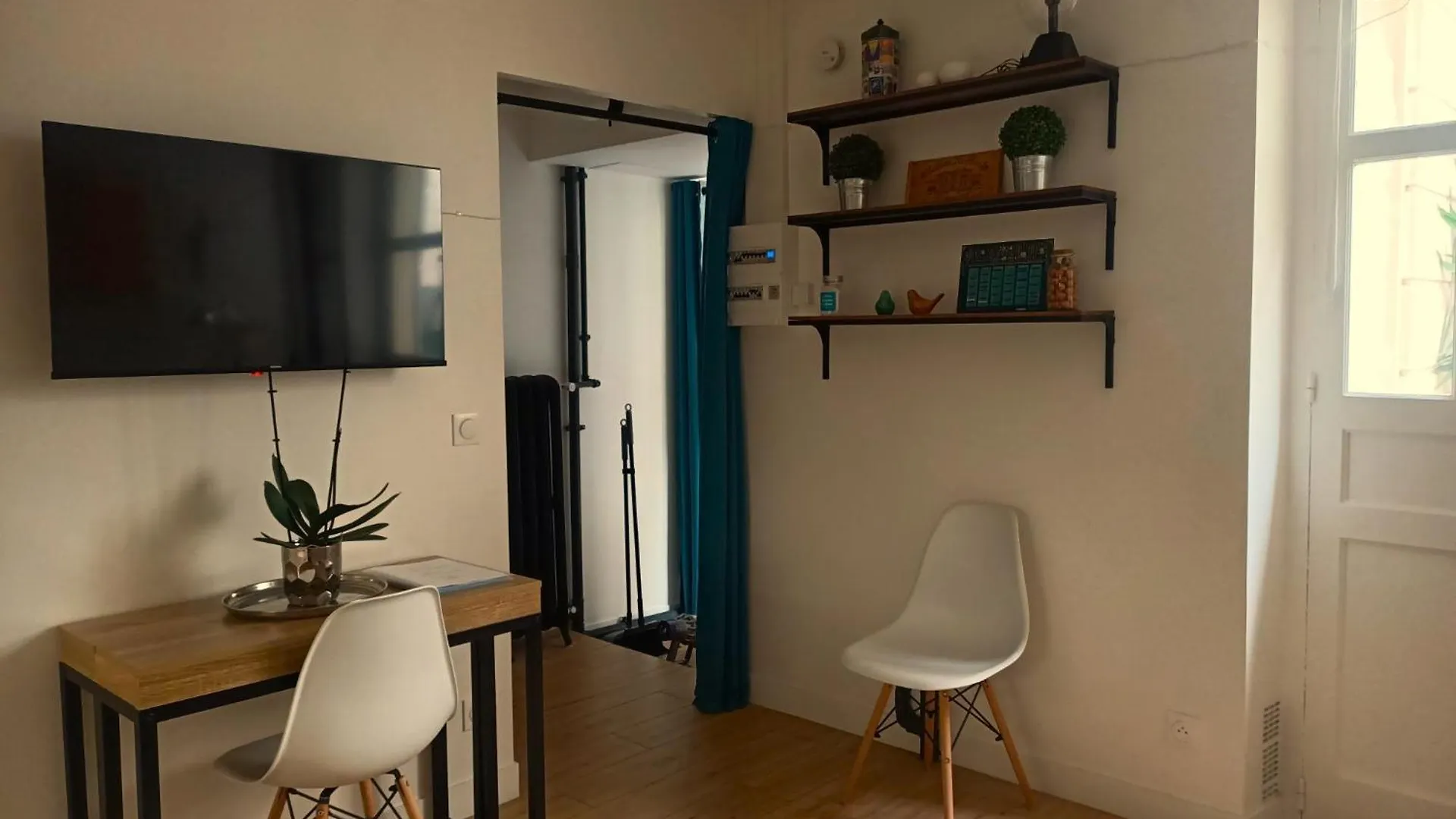 Apartment And Cosy 1 Bedroom *